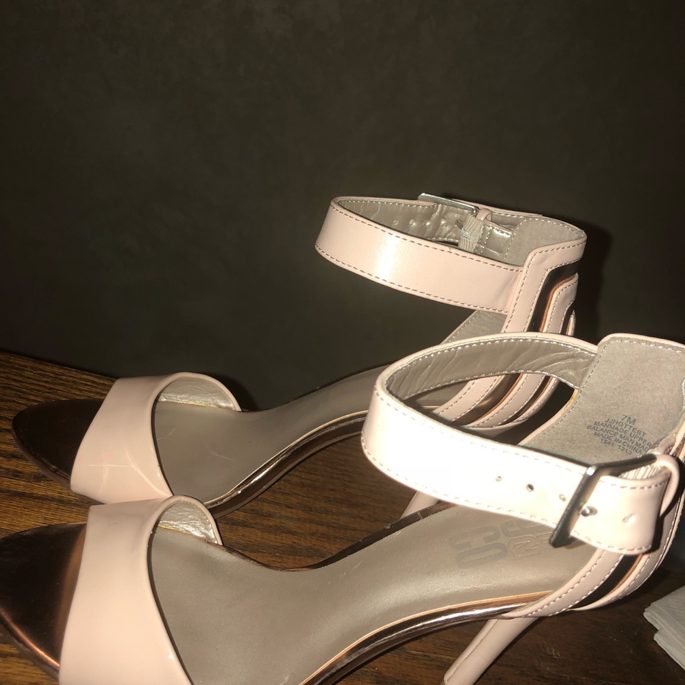 Soft pink & gold heels - Picture 2 of 6